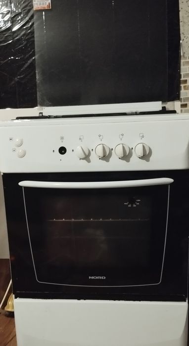 Газ плита  сатылады 4 ошағыда жұмыс жасап тұр