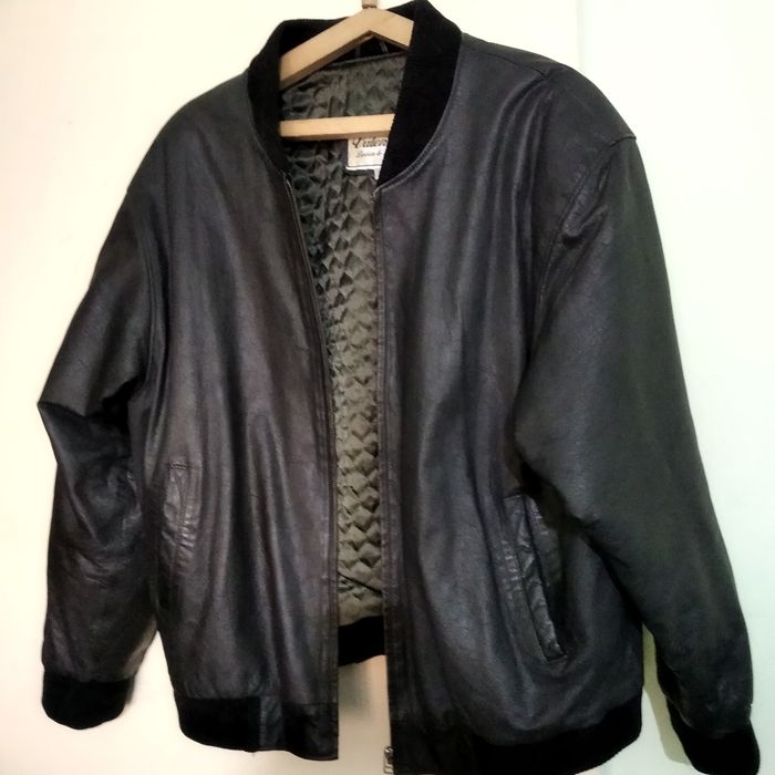 Продам кожаные куртки .