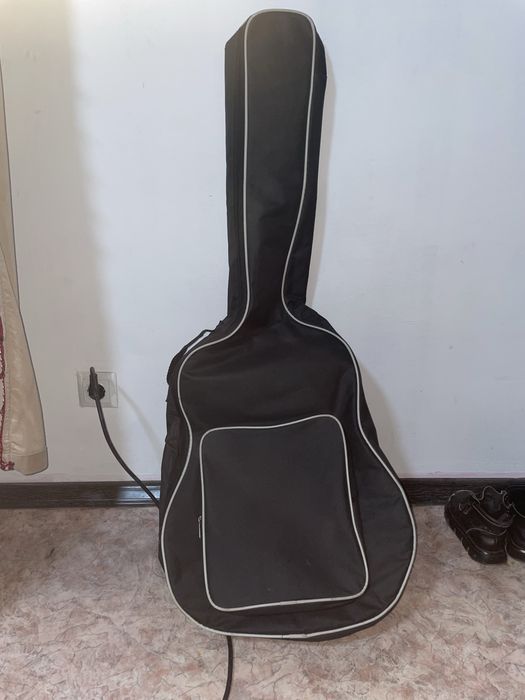 Чехол для акустической гитары (почти новый)