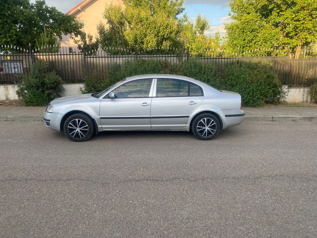 Vând skoda superb