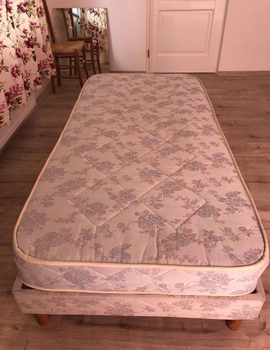 Pat cu saltea pentru o persoana