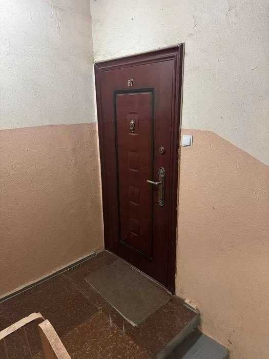 Срочно продается квартира 4/2/9 в Юнсабад16 заТурон кафе 94 кв 89000$