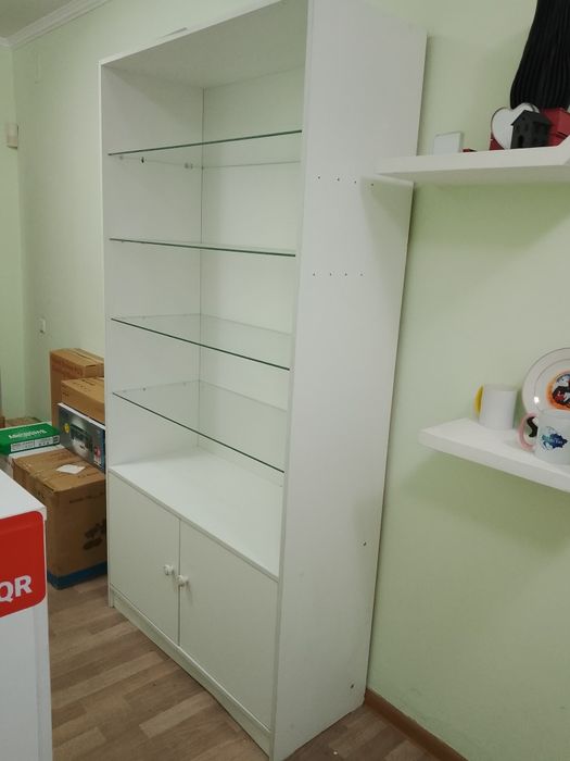 Шкаф витрина для офиса, для магазинов