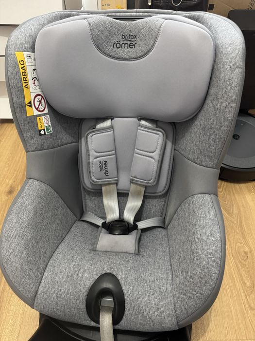 Продавам и едно столче за кола Britax Romer Dualfix M i-Size 0 - 18кг.