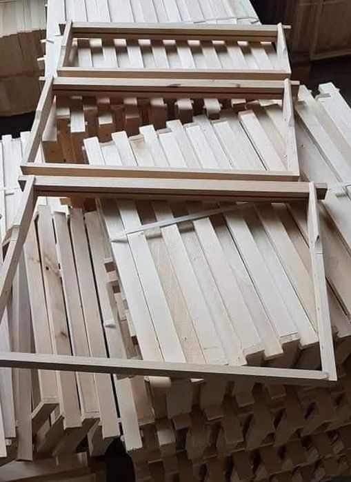 Пчелни прави и хофманови рамки обтелени с иноксова тел