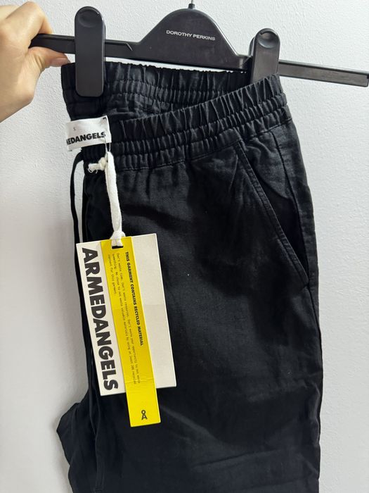 Pantaloni Armedangels noi