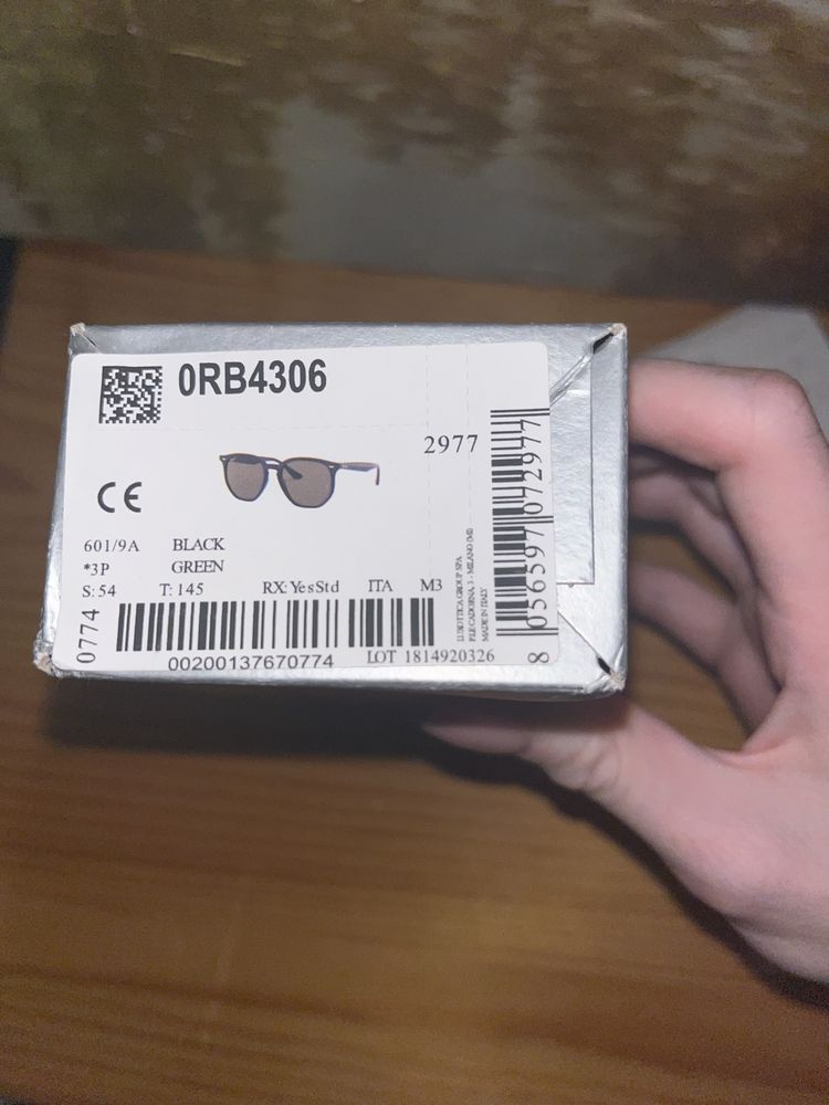 Чисто, нови, неизползвани очила Ray Ban