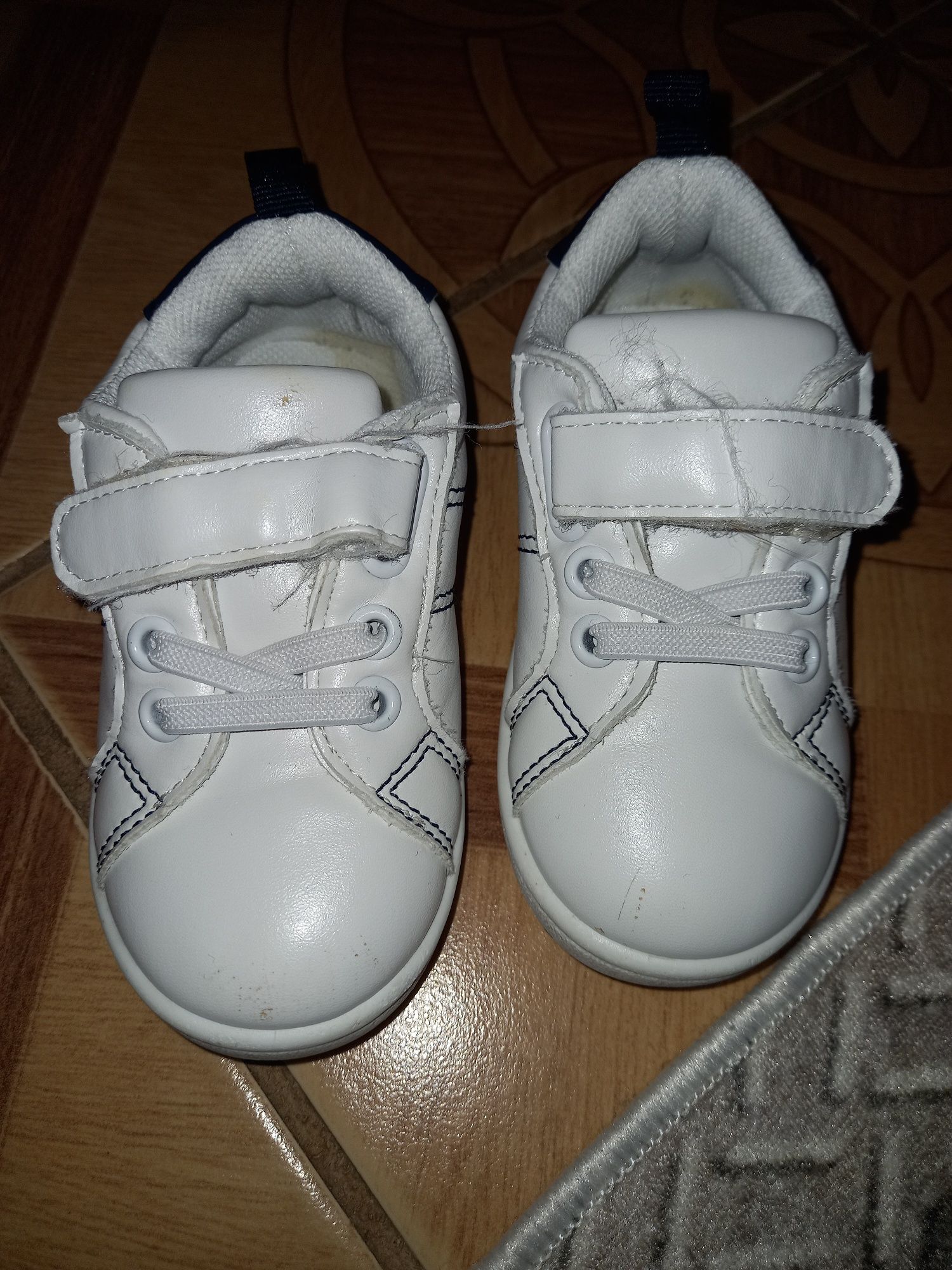 Adidas bebe mărimea 23