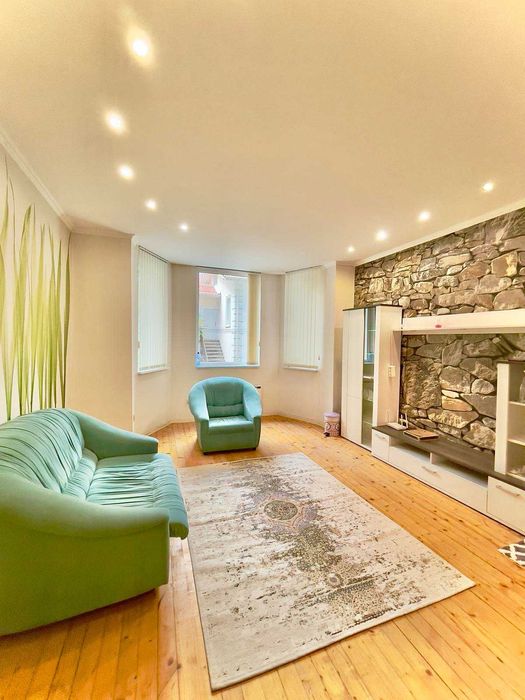 Продава се Двустаен апартамент в София, Център - 70 кв.м за 2572 €/кв.м - Снимка #1