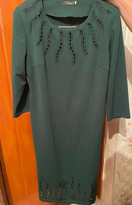 Нарядные платье Очень красивое.на праздники можно как вечернее Насила