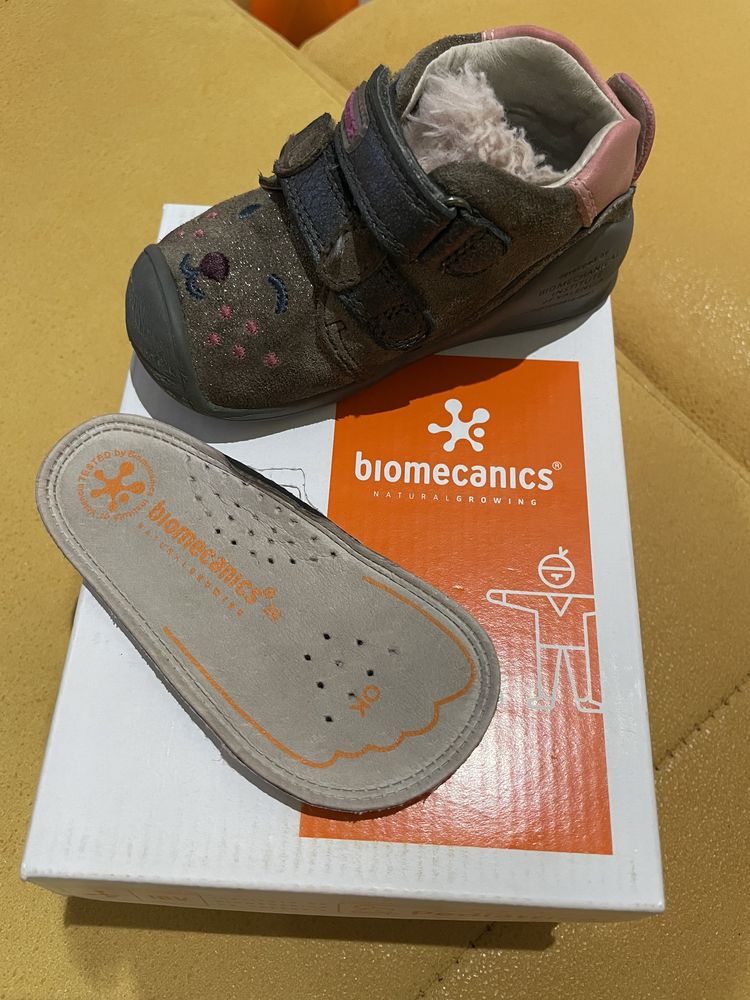 Детски обувки за прохождане biomecanics+ ПОДАРЪК пантофи biomechanics
