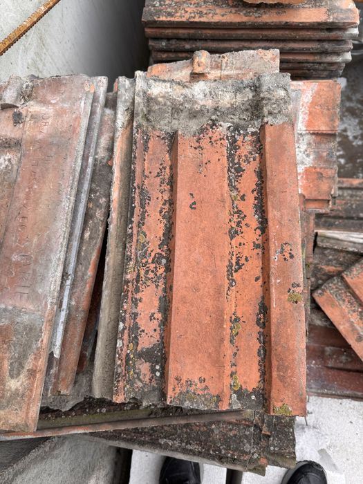 Tigla veche in stare buna