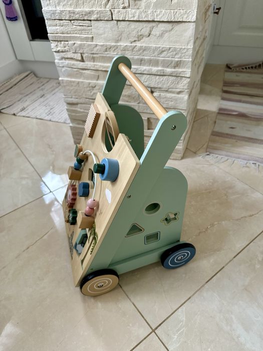 Дървена проходилка нова