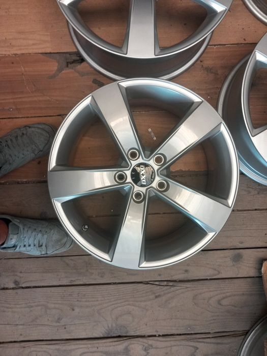 Jante r17 5x114.3 et 50 cb 67.1 mazda toyota Hyundai kia nissan etc