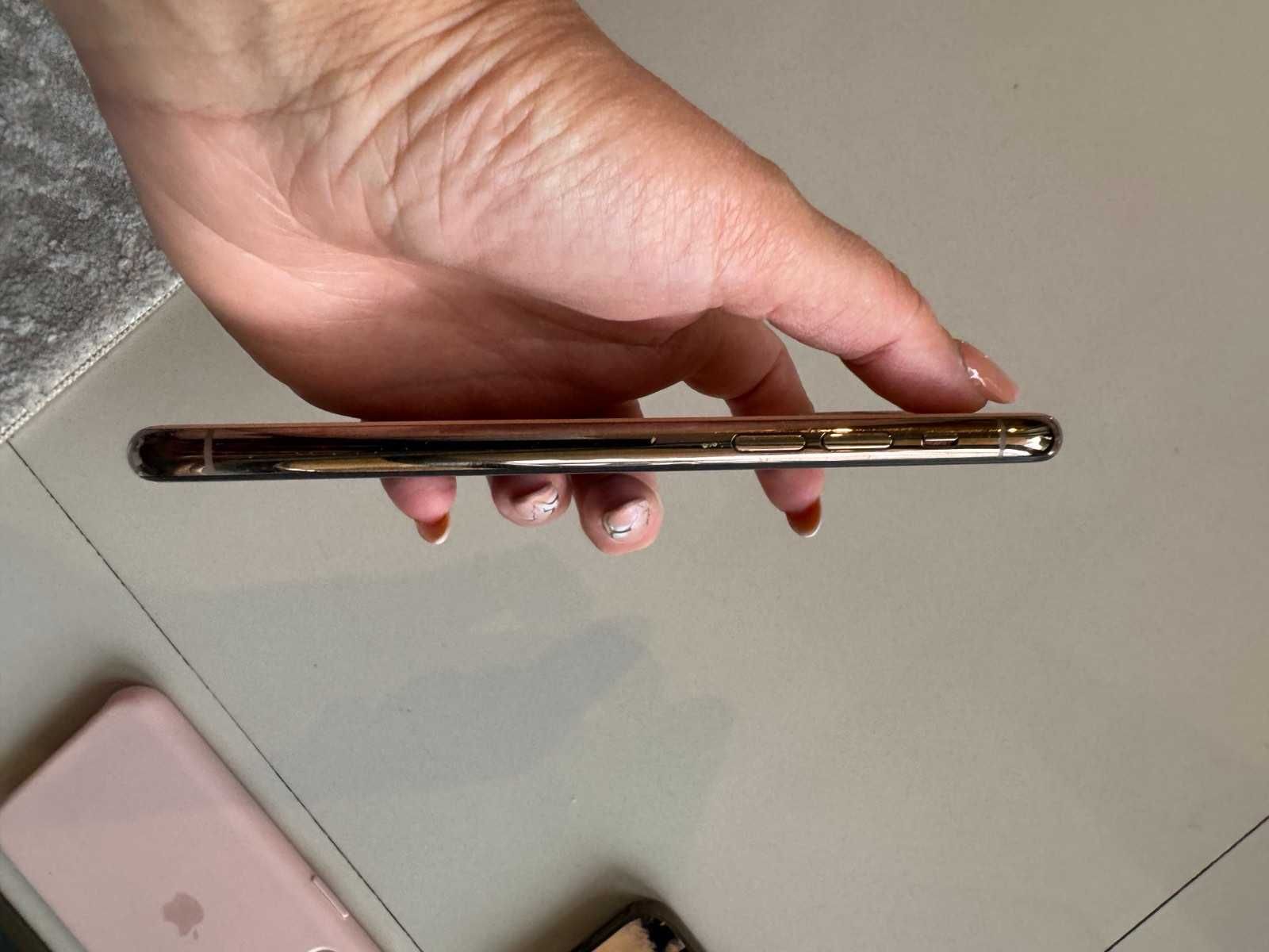 Продавам Iphone 11 pro 256GB