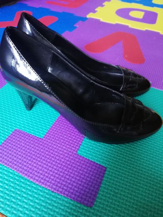 Pantofi Zara, mărimea 36, toc 6 cm. Purtați o singură dată.