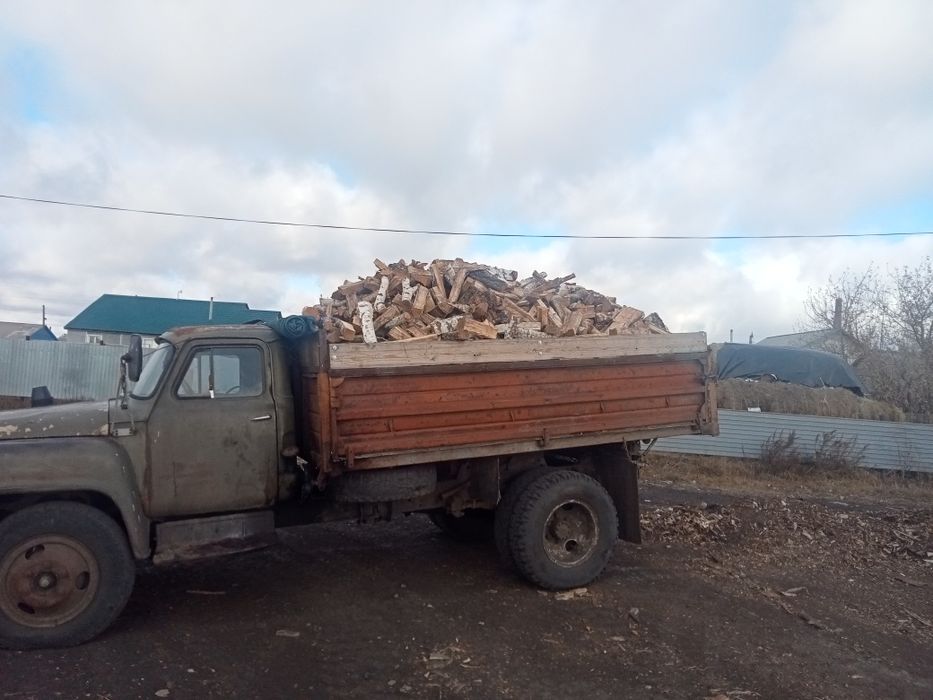 Продам горбыль сосновый,и есть в наличие дрова колотые и швырок