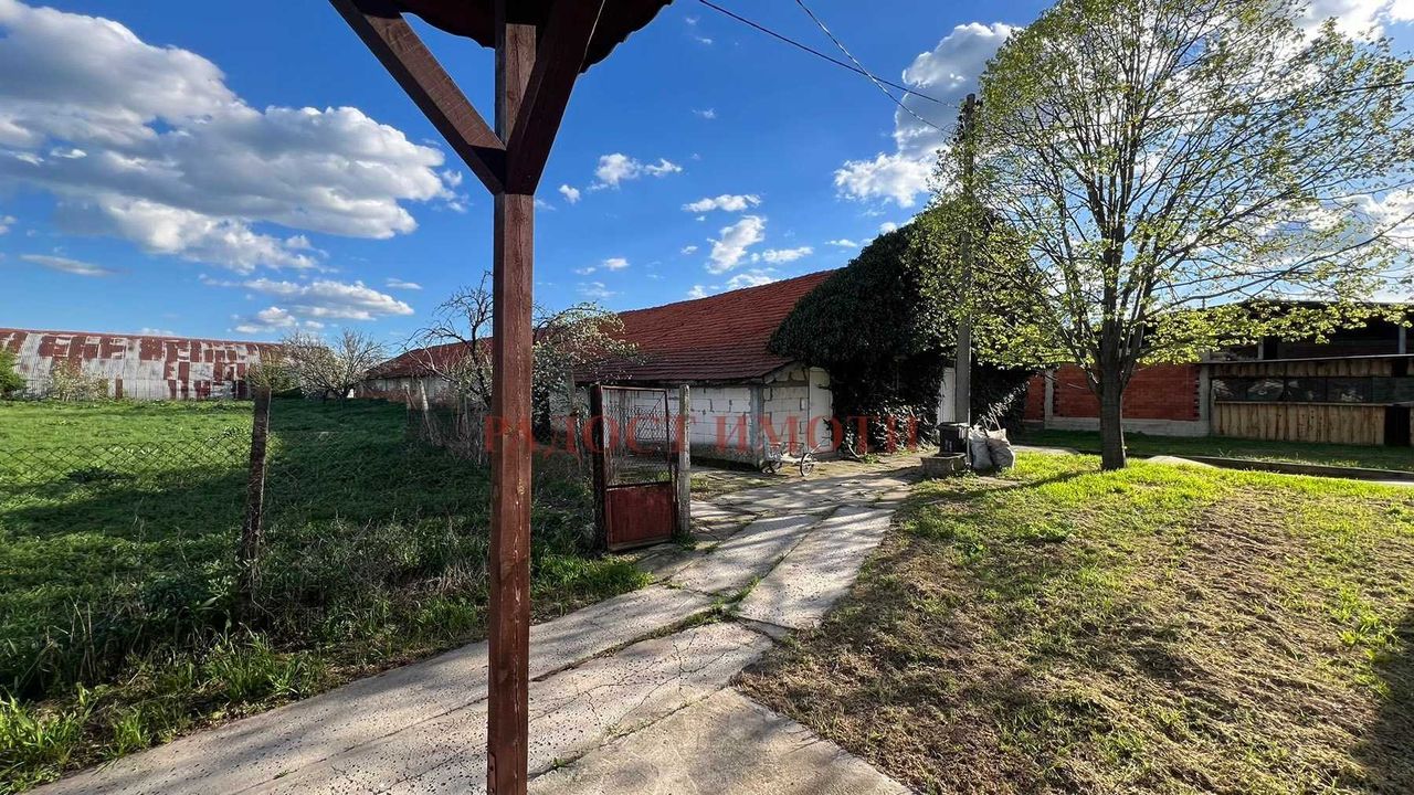 Продава се Промишлена сграда в Чирпан - 7500 кв.м за 31 €/кв.м - Снимка #2