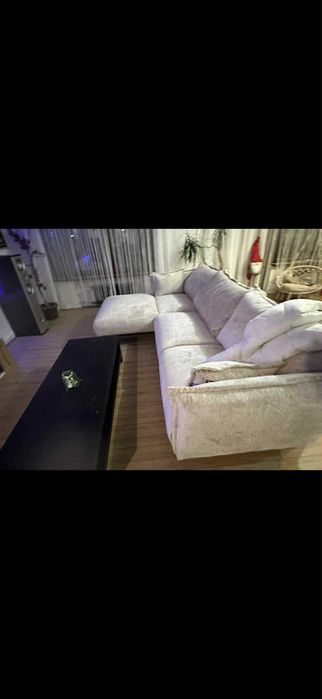 Диван г образен .