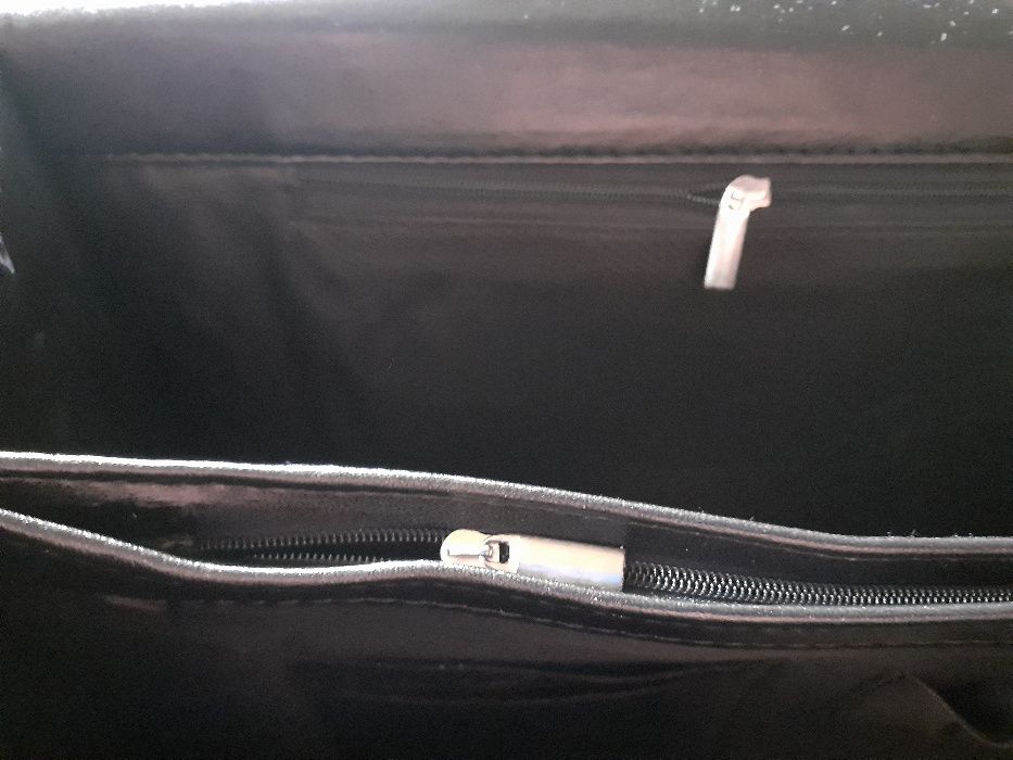 чанта бизнес кожа черна антикварна качествена и нова