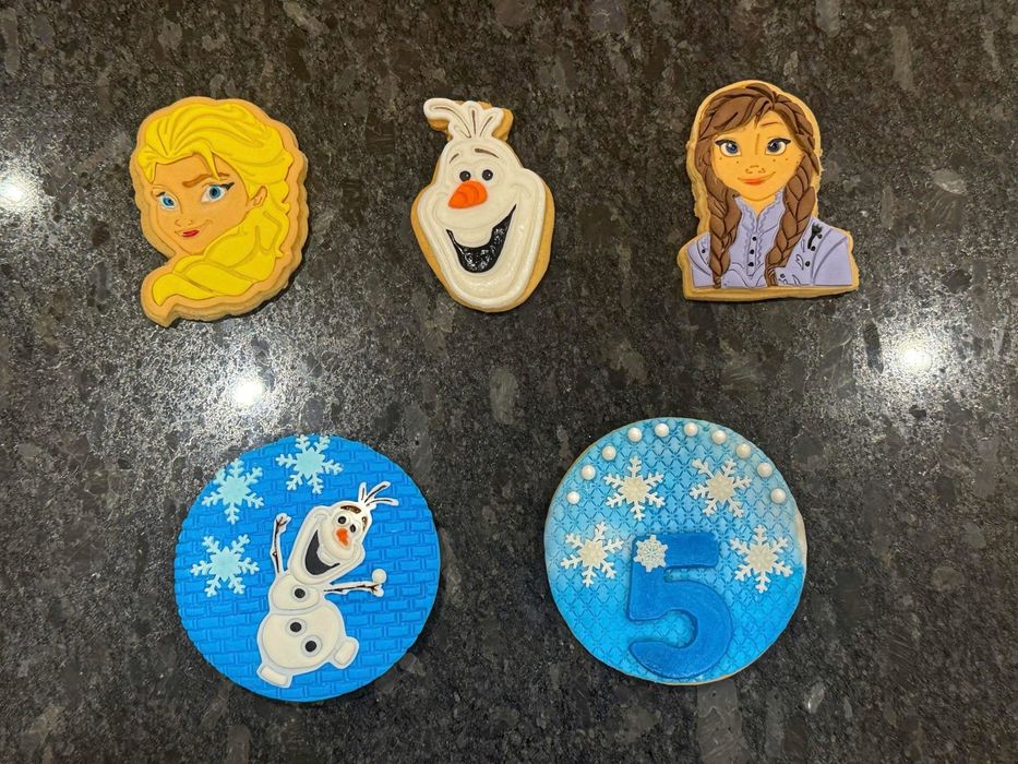 Ръчно изработени медени бисквити с фондан