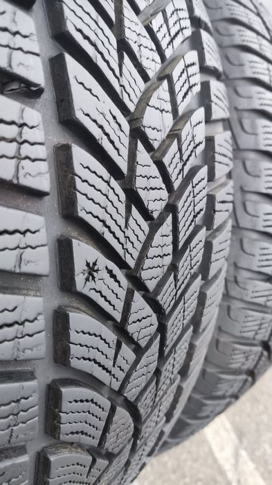 4бр. зимни гуми 225/55/17 GoodYear Ultra Grip Performance 
7.6mm
dot23