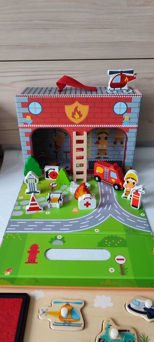 Детски пъзели Goki ,пожарна станция,влакче,мами и деца и др.