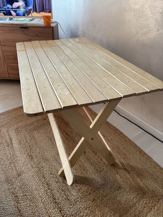 Продается деревянный стол