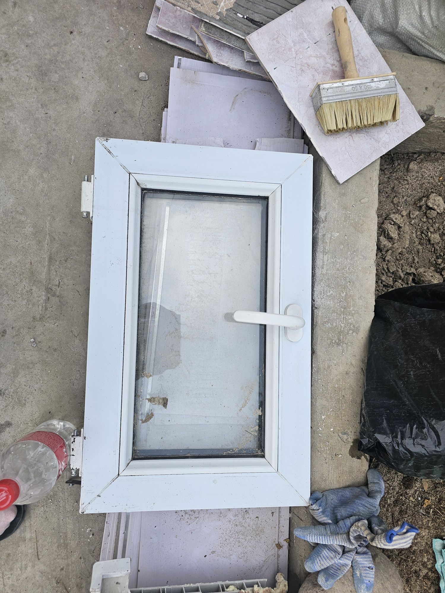 Продам Пластиковое окно размер 70×45