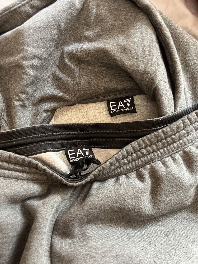 Продам мужской спортивный костюм EA7 emporio armani