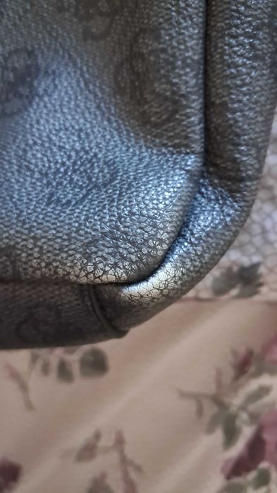 Чанта Guess, колан Boss и работна чанта