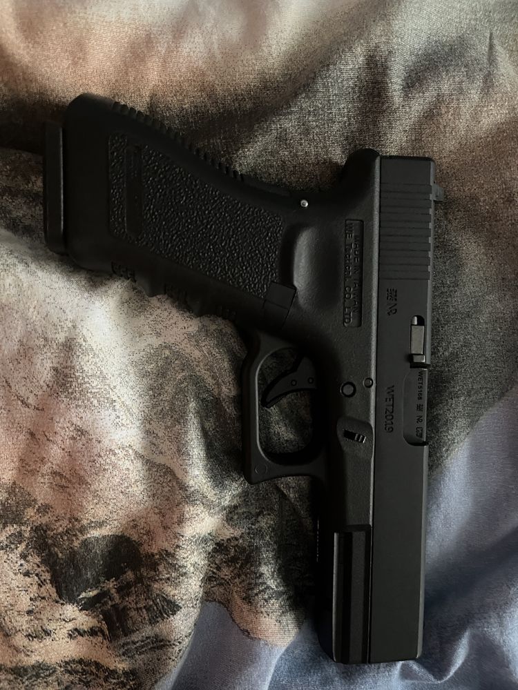 WE glock 18c като нов airsoft
