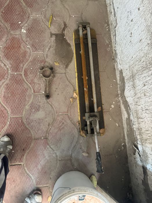 Инструмент для резки кафеля, не рабочий