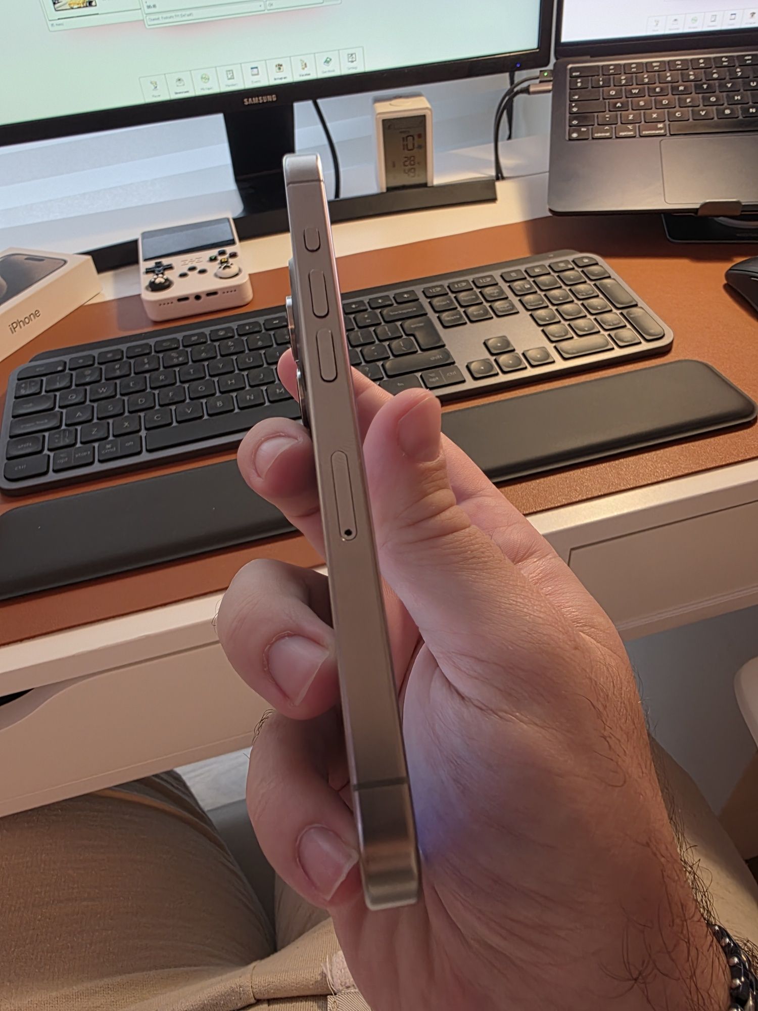 iPhone 15 Pro 256Gb Natural titanium