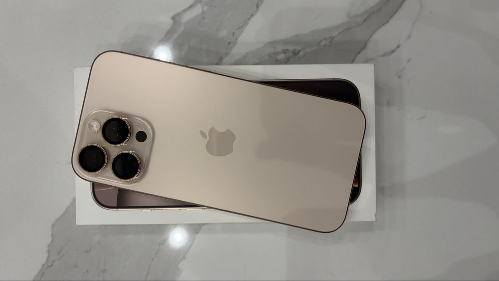 Айфон с Гарантией. 16про  Макс 256гб