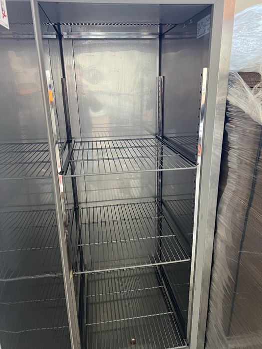 Професионален вертикален фризер 670l