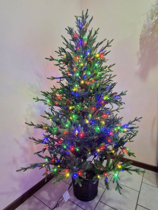 Ёлка в горшке, с встроеным гирляндой .