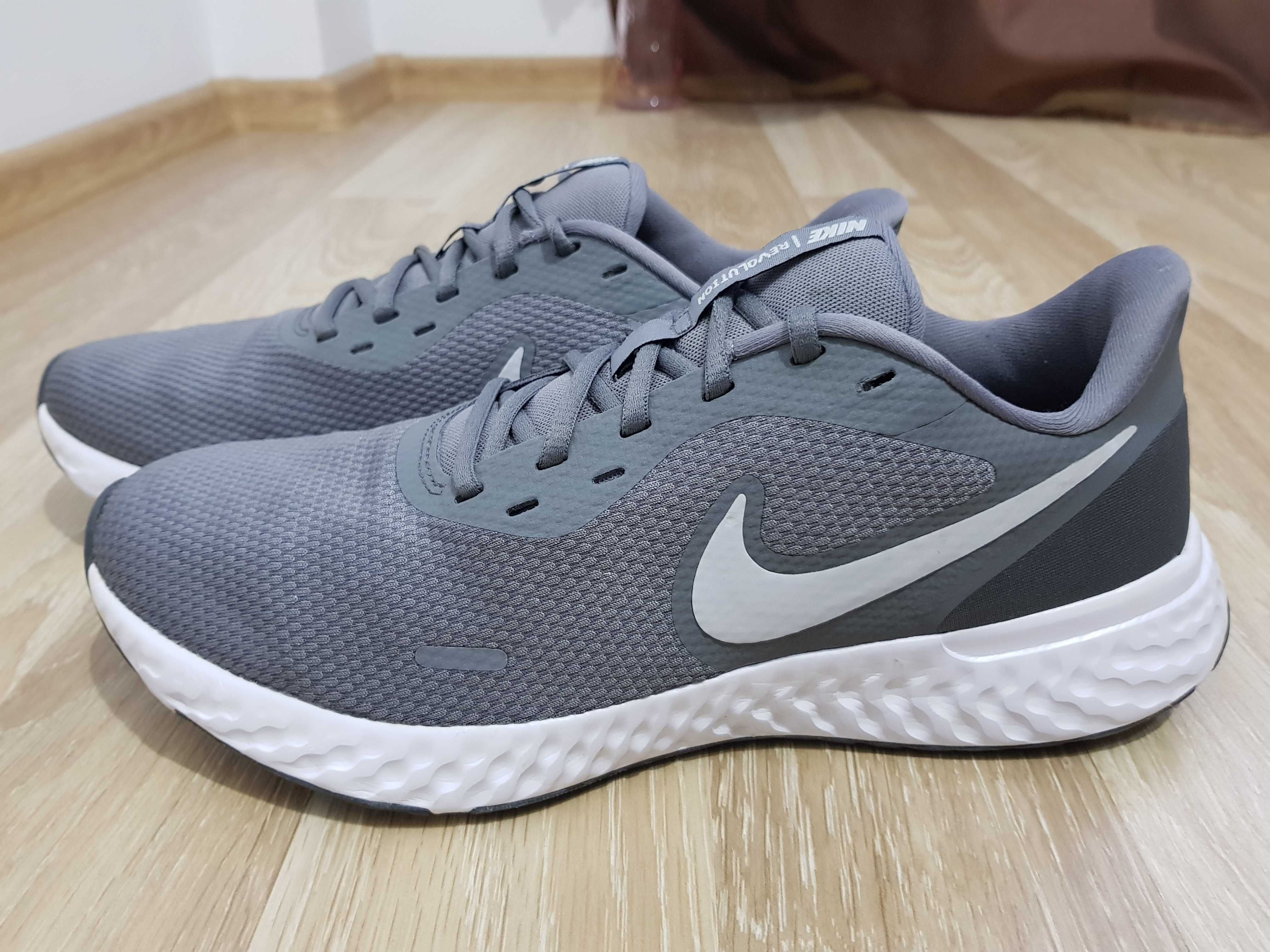 Adidasi Nike Revolution 5 marimea 44,5 jordan