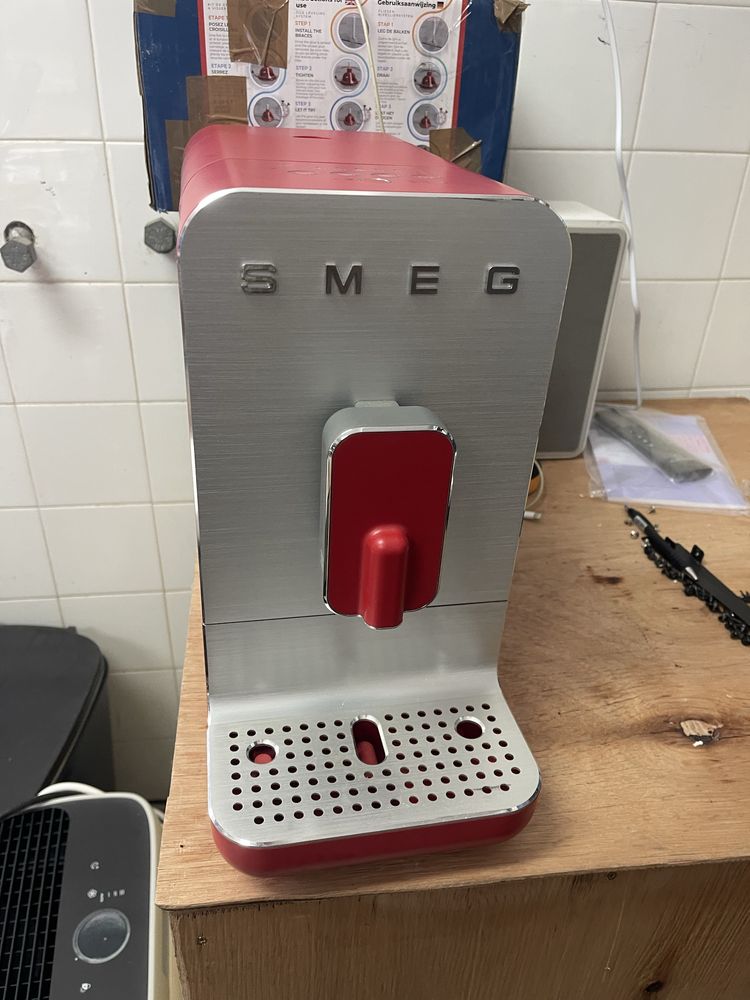 Автоматична еспресо кафемашина Smeg BCC01TPMEU, 50's Style, 1350 W
