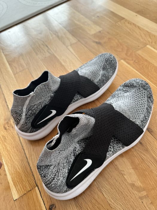 NIKE free run motion FLYKNIT 2017