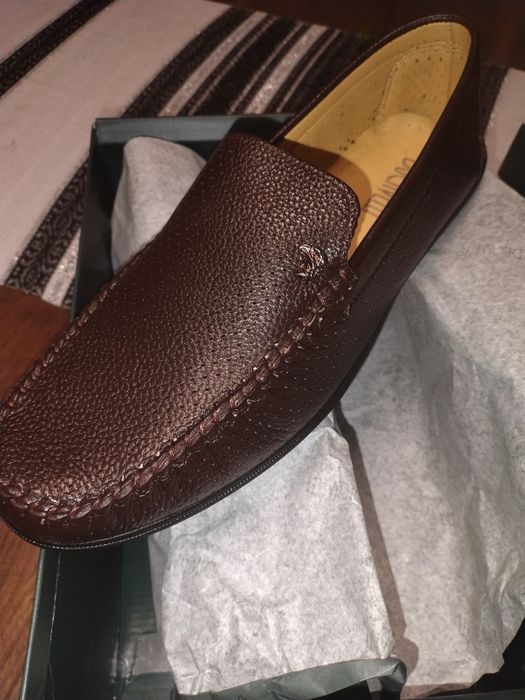 Vând Pantofi din piele naturala DUCAVELLI.