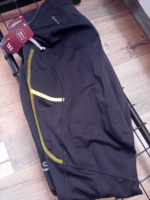 Vând pantaloni,tricouri,veste, geci, mănuși pentru ciclism