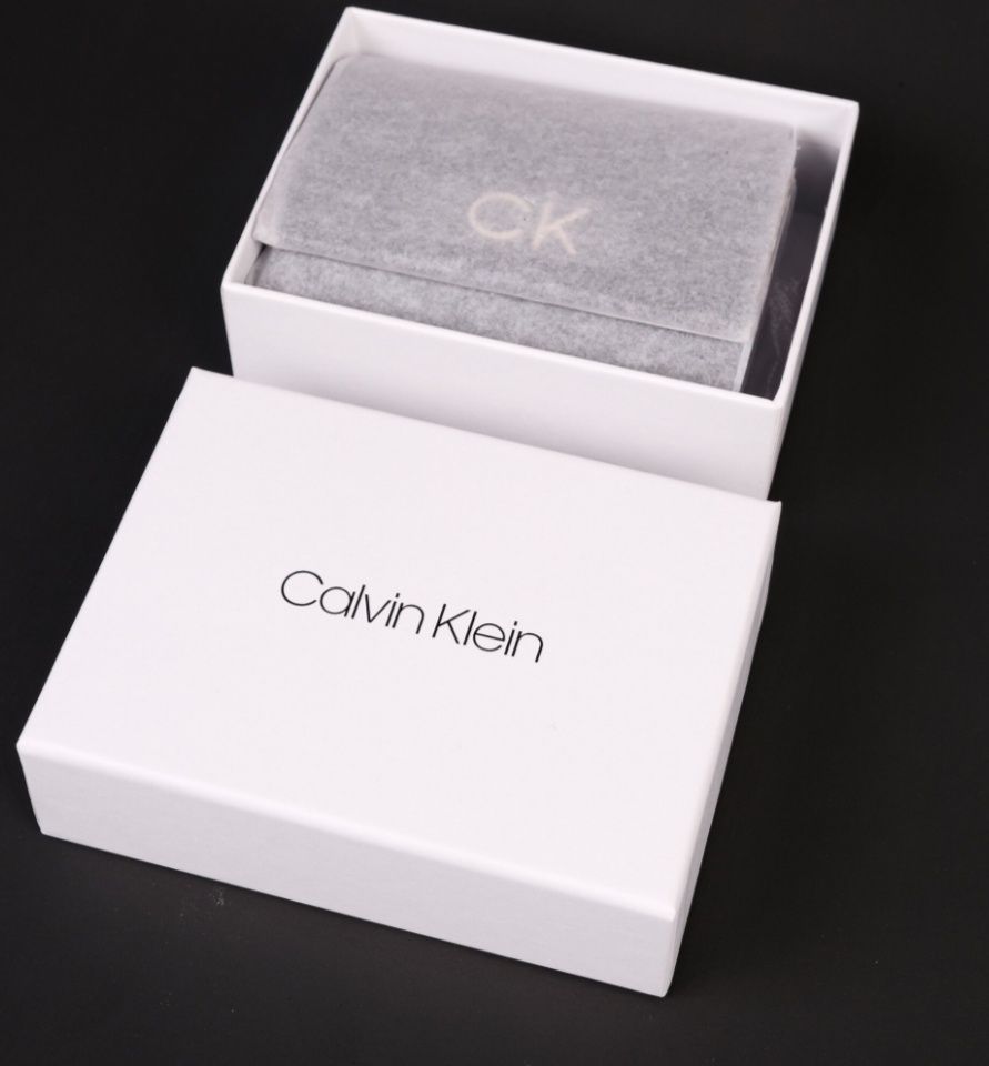 Оригинален портфейл на CALVIN KLEIN
