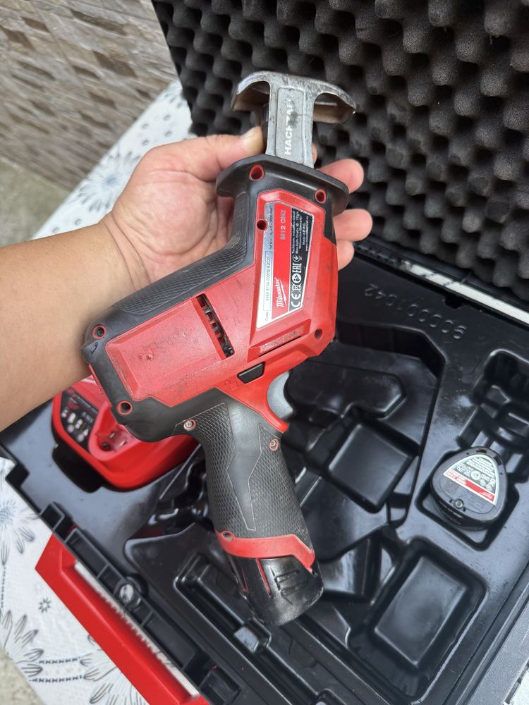 Акумулаторен безчетков саблен трион Milwaukee M12CHZ-0, 12 V