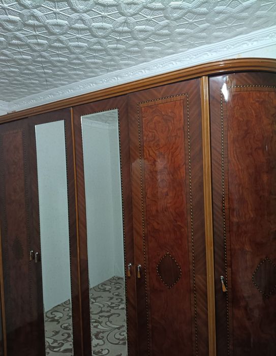 Продам шифоньер большой.