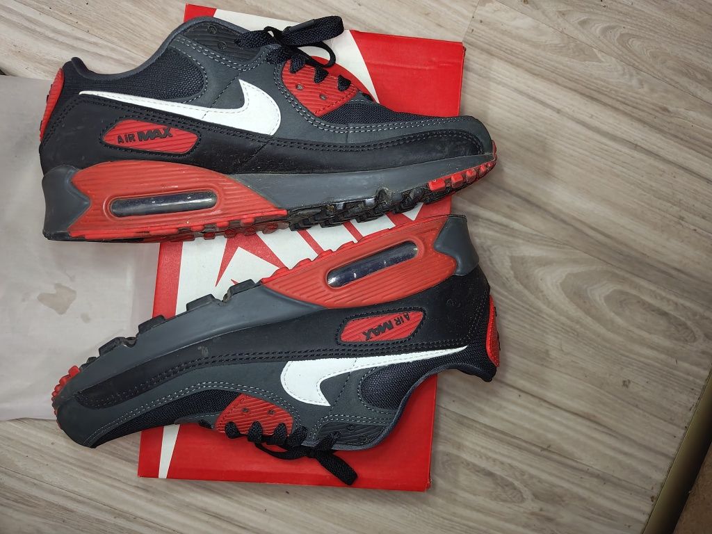 Nike Airmax90 Класически найки еърмакс 90 черо и червно.номер40.5.