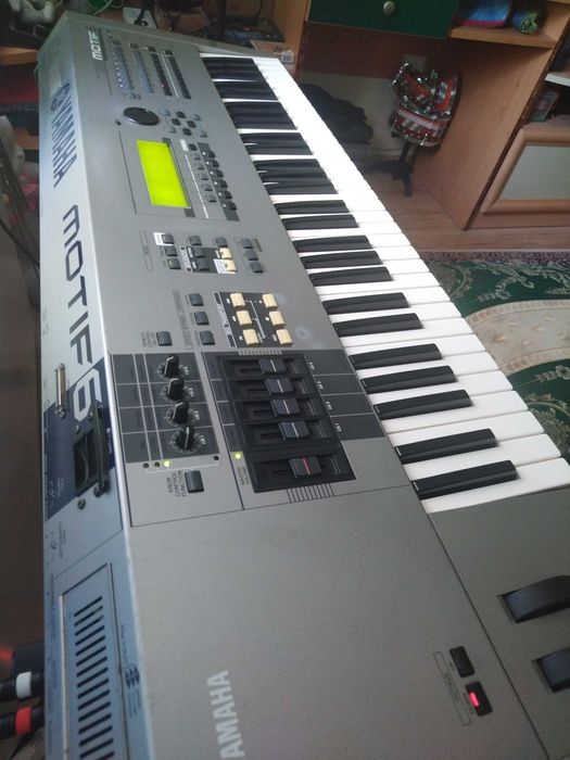 Продава се YMAHA moTIF 6 - За повече информация на посочения телефон!