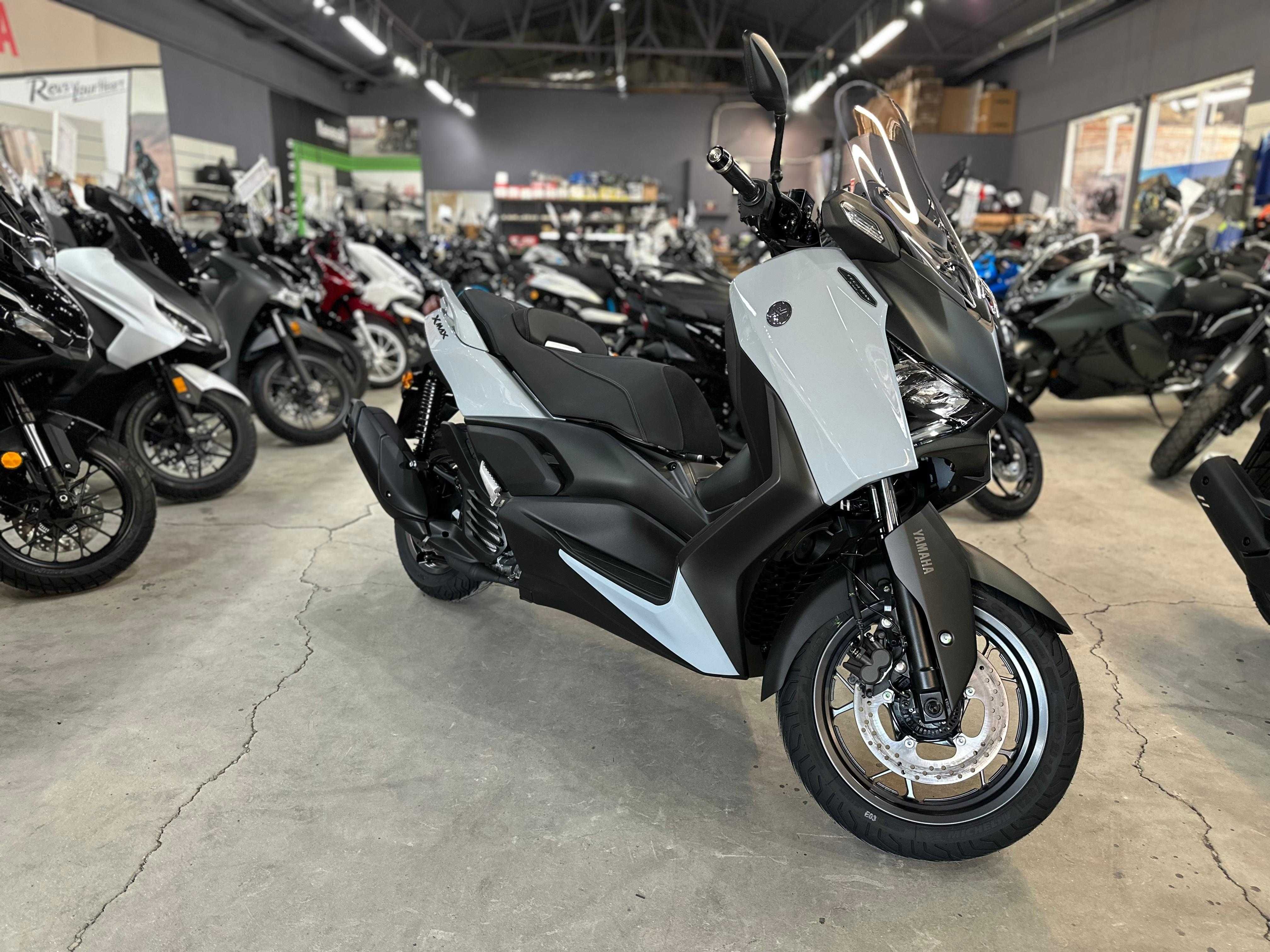 Yamaha X-Max Tech Max 125 2025 se conduce cu B125 -Yamaha Constanta