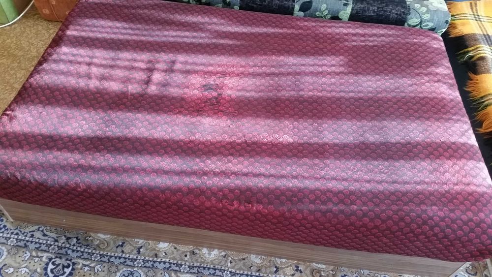 Подарявам матрак с дървена основа