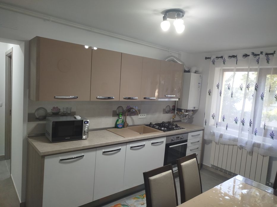Vând apartament complet mobilat și utilat